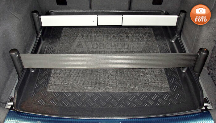 Vana do kufru přesně pasuje do zavazadlového prostoru modelu auta Audi Q5 2008-